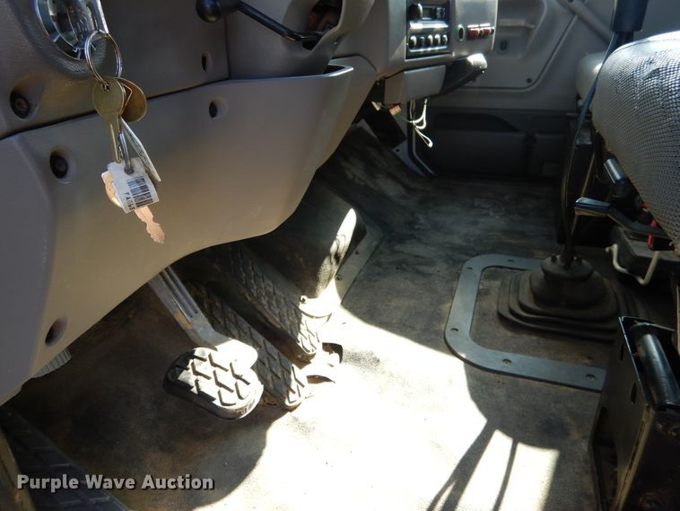 image for item EK9112 2000 Sterling L-Line crane truck