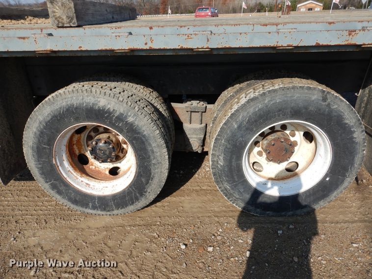 image for item EK9112 2000 Sterling L-Line crane truck