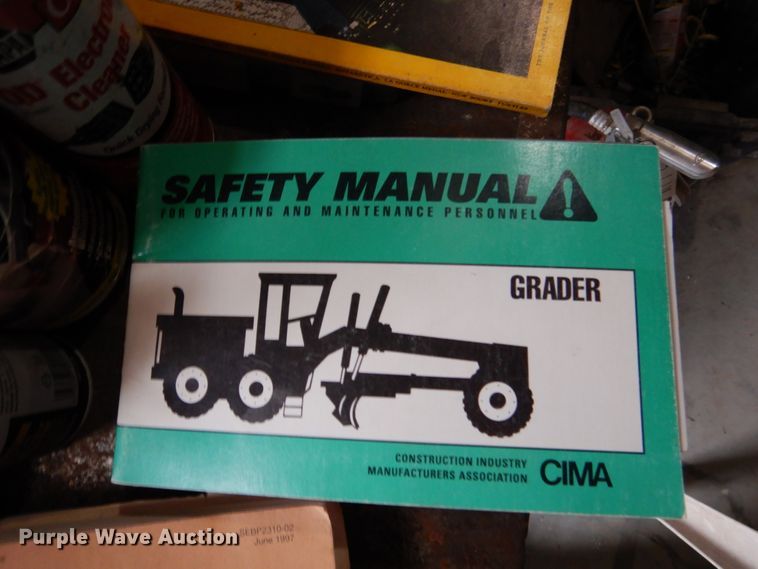 image for item EK9116 1998 Caterpillar 120H motor grader