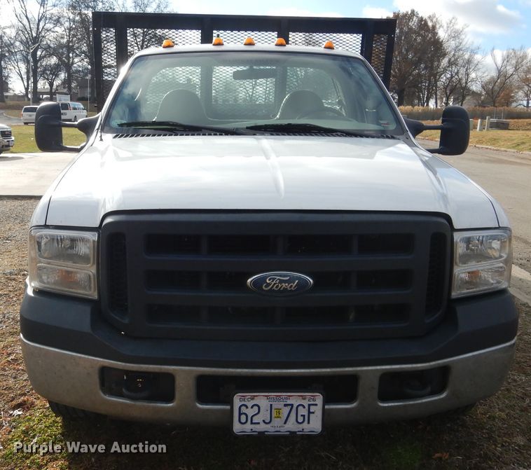 image for item EK9120 2007 Ford F350 Super Duty XL dump bed pickup truck