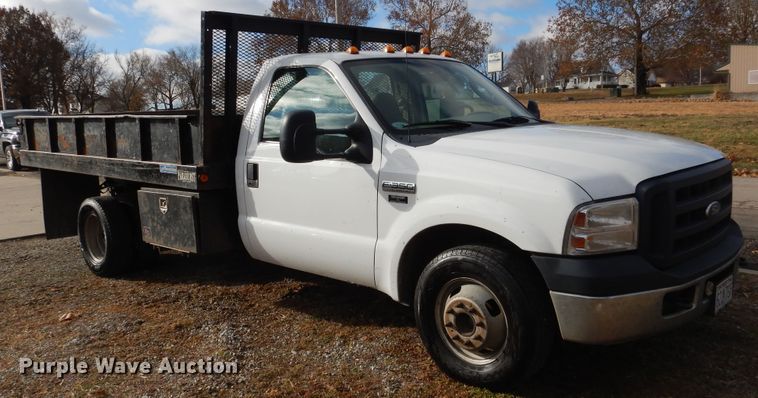 image for item EK9120 2007 Ford F350 Super Duty XL dump bed pickup truck