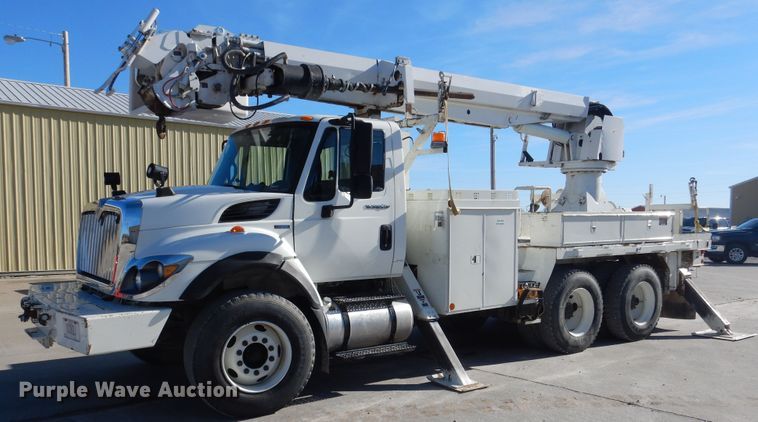 image for item EK9124 2009 International WorkStar 7400 digger derrick truck