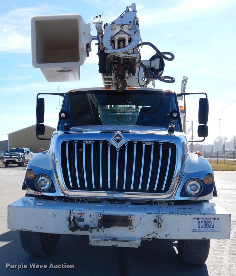 image for item EK9124 2009 International WorkStar 7400 digger derrick truck