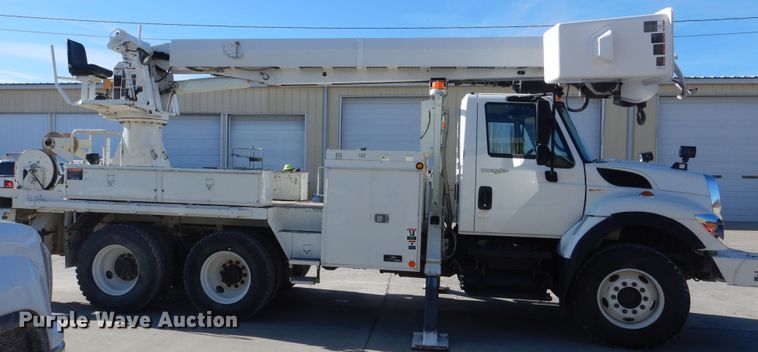 image for item EK9124 2009 International WorkStar 7400 digger derrick truck