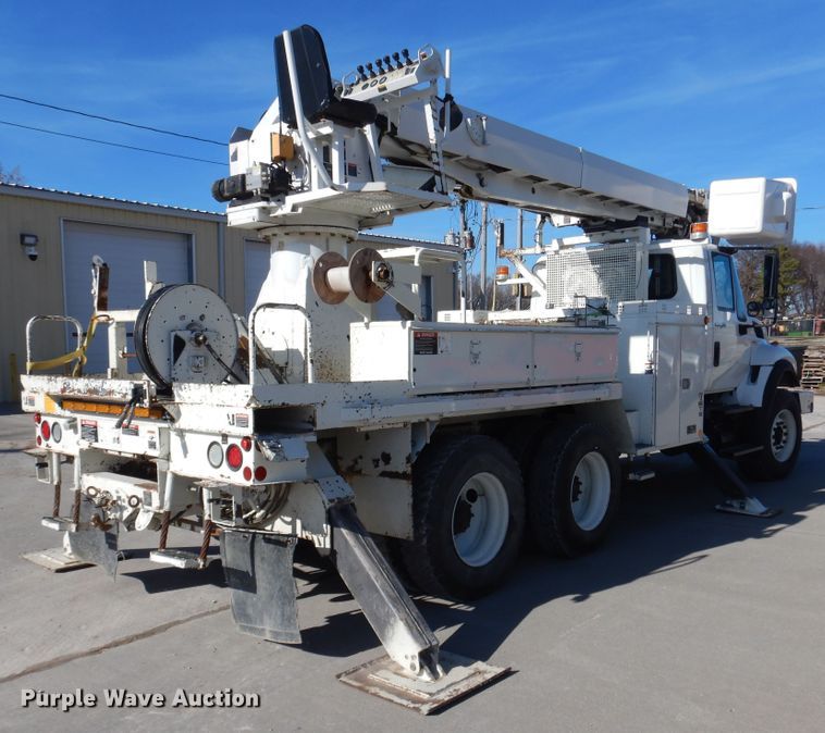 image for item EK9124 2009 International WorkStar 7400 digger derrick truck