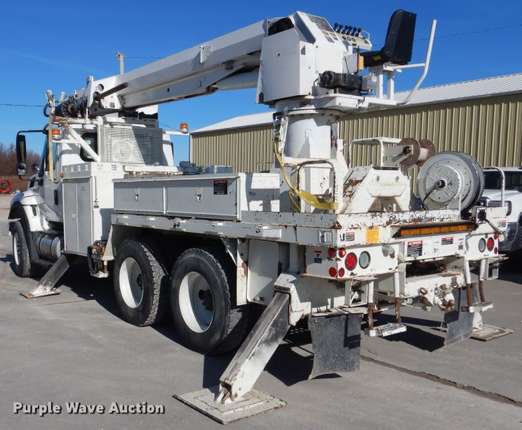 image for item EK9124 2009 International WorkStar 7400 digger derrick truck