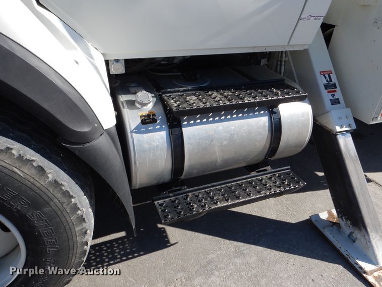 image for item EK9124 2009 International WorkStar 7400 digger derrick truck