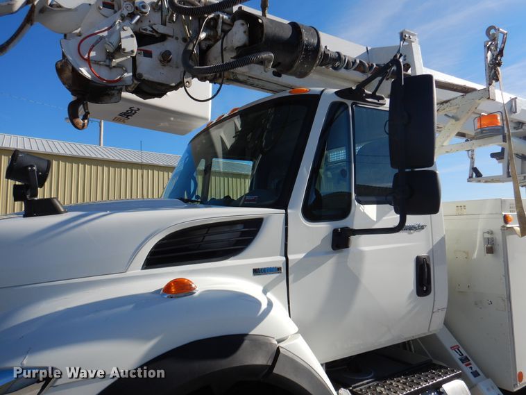 image for item EK9124 2009 International WorkStar 7400 digger derrick truck