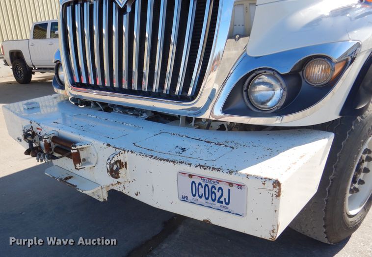 image for item EK9124 2009 International WorkStar 7400 digger derrick truck