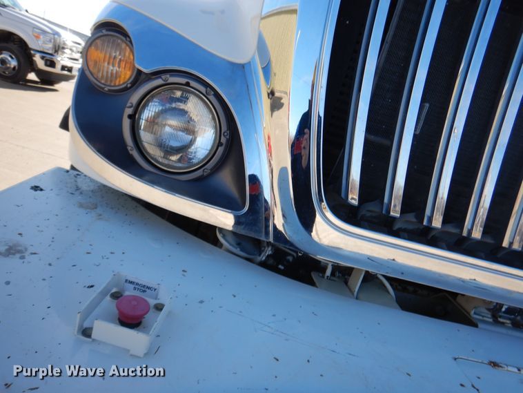 image for item EK9124 2009 International WorkStar 7400 digger derrick truck