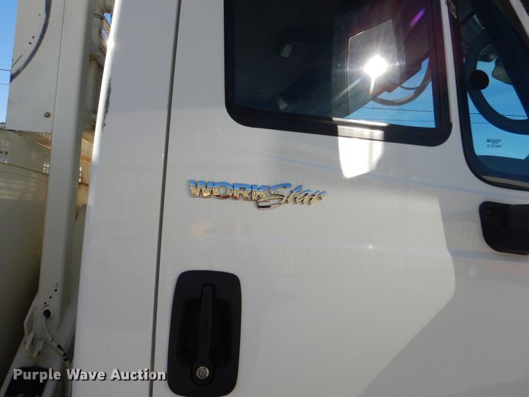image for item EK9124 2009 International WorkStar 7400 digger derrick truck
