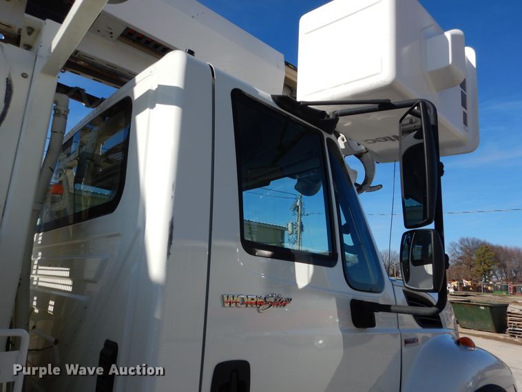image for item EK9124 2009 International WorkStar 7400 digger derrick truck