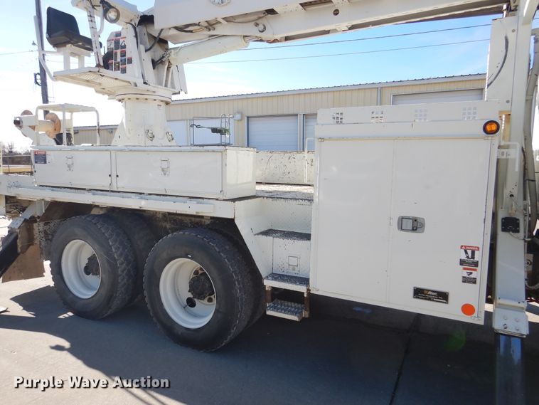 image for item EK9124 2009 International WorkStar 7400 digger derrick truck