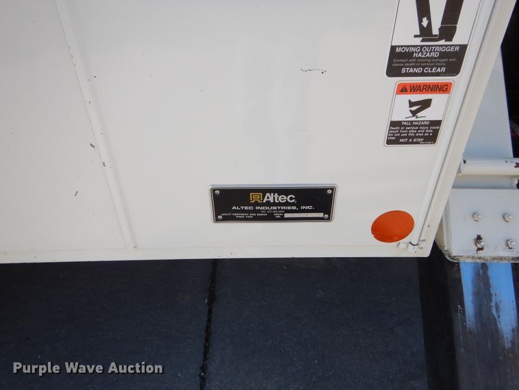 image for item EK9124 2009 International WorkStar 7400 digger derrick truck