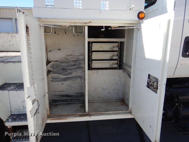 image for item EK9124 2009 International WorkStar 7400 digger derrick truck