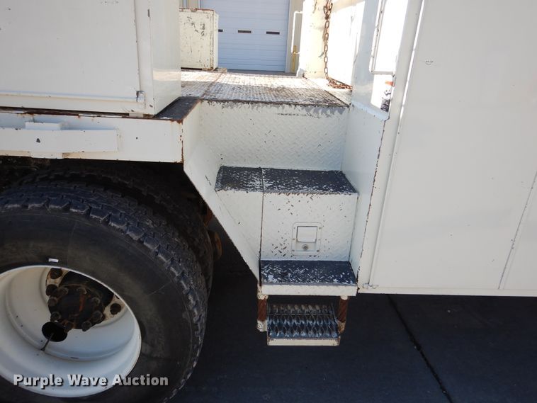 image for item EK9124 2009 International WorkStar 7400 digger derrick truck