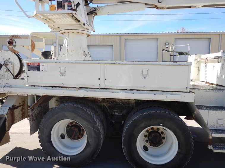 image for item EK9124 2009 International WorkStar 7400 digger derrick truck