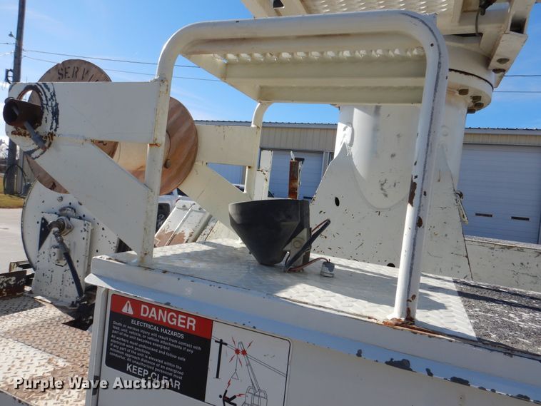 image for item EK9124 2009 International WorkStar 7400 digger derrick truck