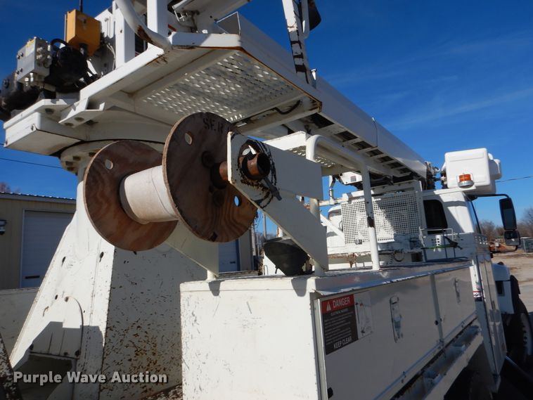 image for item EK9124 2009 International WorkStar 7400 digger derrick truck