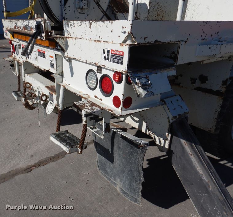 image for item EK9124 2009 International WorkStar 7400 digger derrick truck