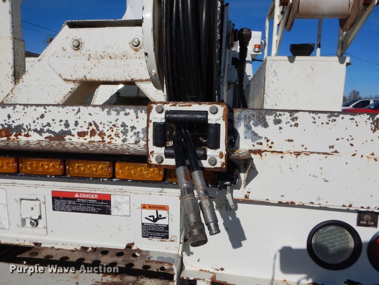 image for item EK9124 2009 International WorkStar 7400 digger derrick truck