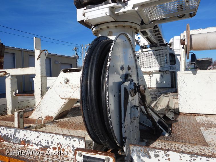 image for item EK9124 2009 International WorkStar 7400 digger derrick truck