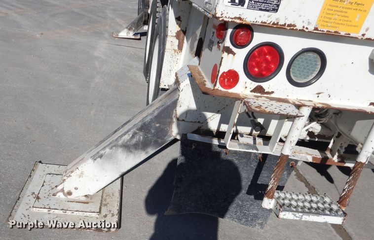 image for item EK9124 2009 International WorkStar 7400 digger derrick truck