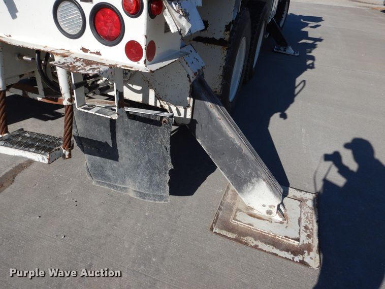 image for item EK9124 2009 International WorkStar 7400 digger derrick truck