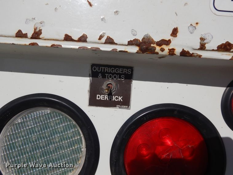 image for item EK9124 2009 International WorkStar 7400 digger derrick truck