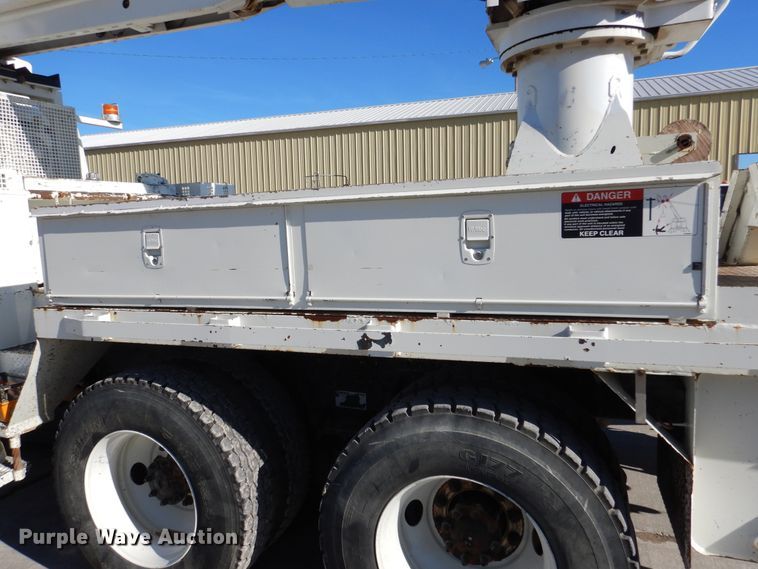 image for item EK9124 2009 International WorkStar 7400 digger derrick truck