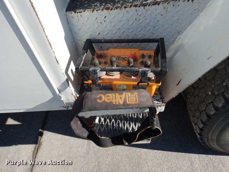 image for item EK9124 2009 International WorkStar 7400 digger derrick truck