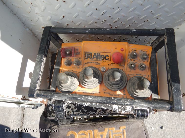 image for item EK9124 2009 International WorkStar 7400 digger derrick truck