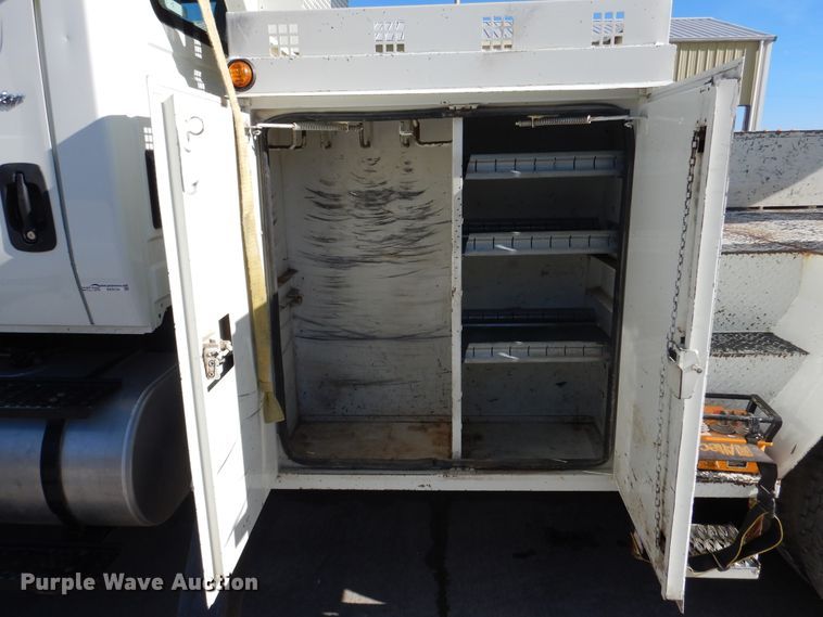 image for item EK9124 2009 International WorkStar 7400 digger derrick truck