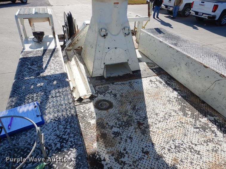 image for item EK9124 2009 International WorkStar 7400 digger derrick truck