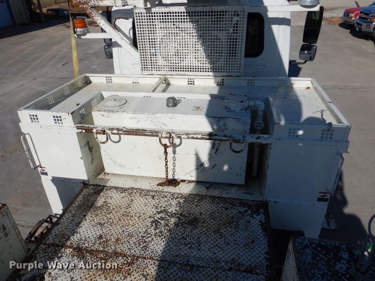 image for item EK9124 2009 International WorkStar 7400 digger derrick truck