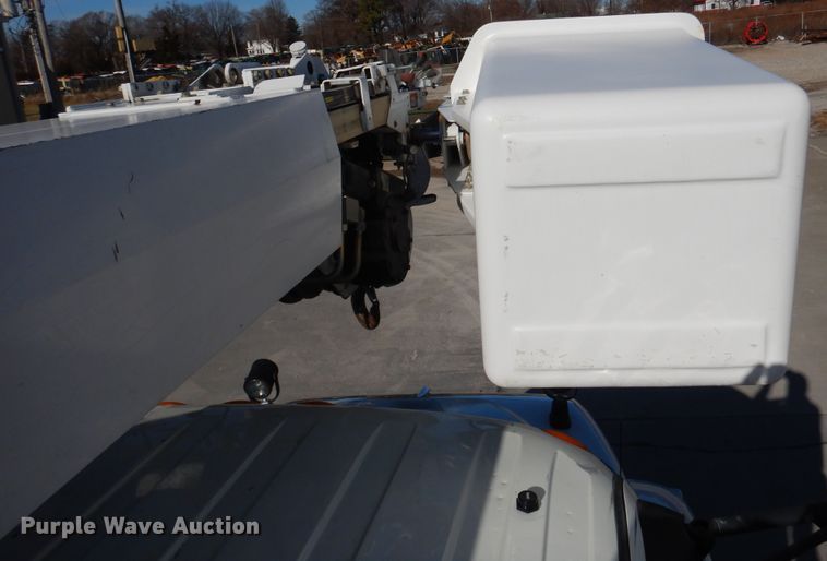 image for item EK9124 2009 International WorkStar 7400 digger derrick truck