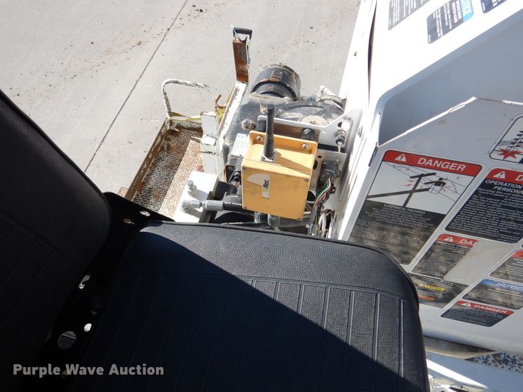 image for item EK9124 2009 International WorkStar 7400 digger derrick truck