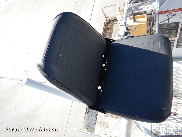 image for item EK9124 2009 International WorkStar 7400 digger derrick truck