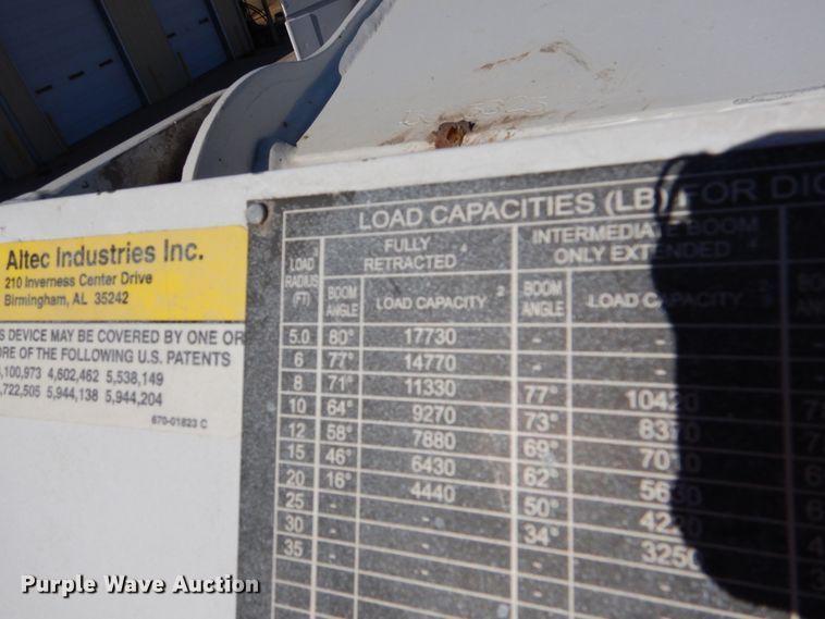 image for item EK9124 2009 International WorkStar 7400 digger derrick truck