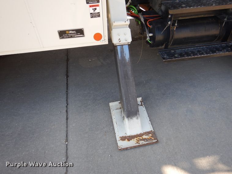 image for item EK9124 2009 International WorkStar 7400 digger derrick truck