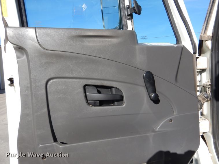 image for item EK9124 2009 International WorkStar 7400 digger derrick truck