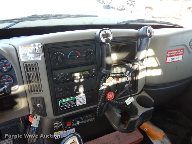 image for item EK9124 2009 International WorkStar 7400 digger derrick truck