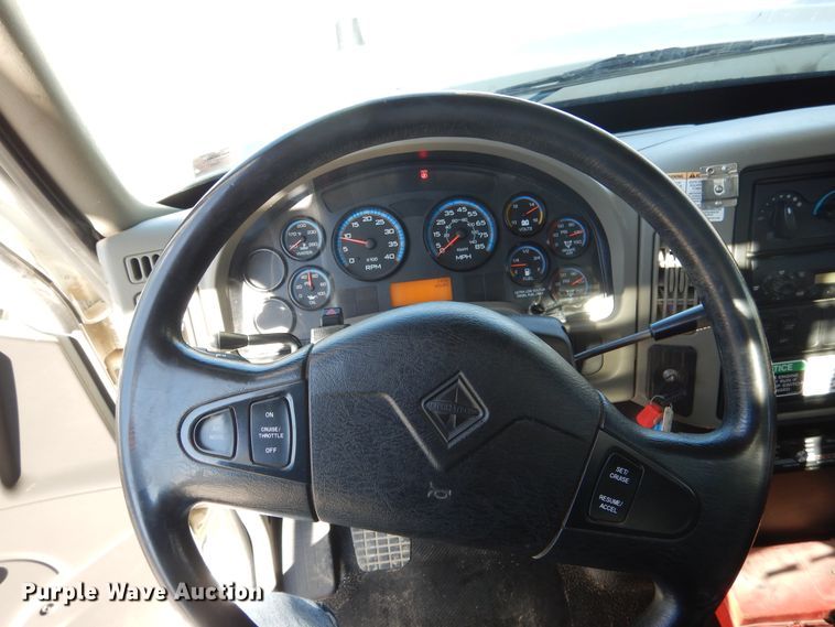 image for item EK9124 2009 International WorkStar 7400 digger derrick truck