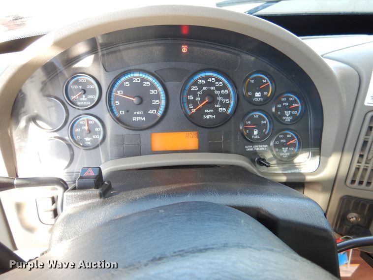 image for item EK9124 2009 International WorkStar 7400 digger derrick truck