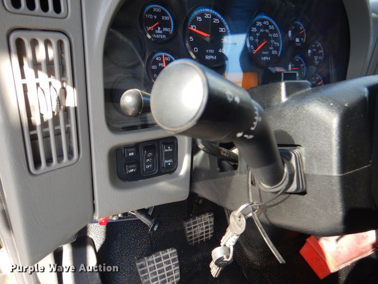 image for item EK9124 2009 International WorkStar 7400 digger derrick truck