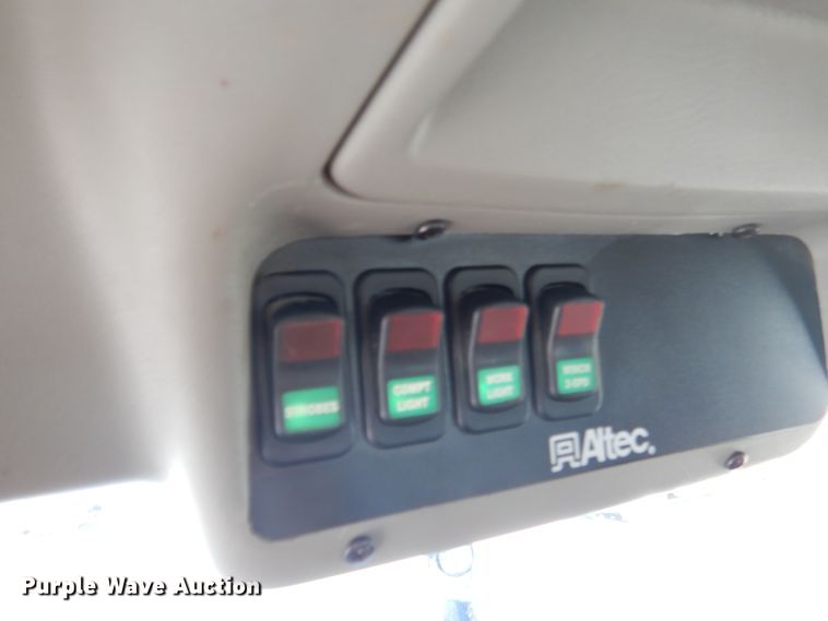 image for item EK9124 2009 International WorkStar 7400 digger derrick truck