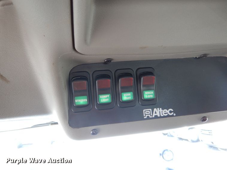 image for item EK9124 2009 International WorkStar 7400 digger derrick truck