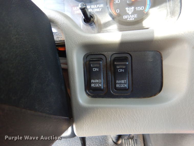 image for item EK9124 2009 International WorkStar 7400 digger derrick truck