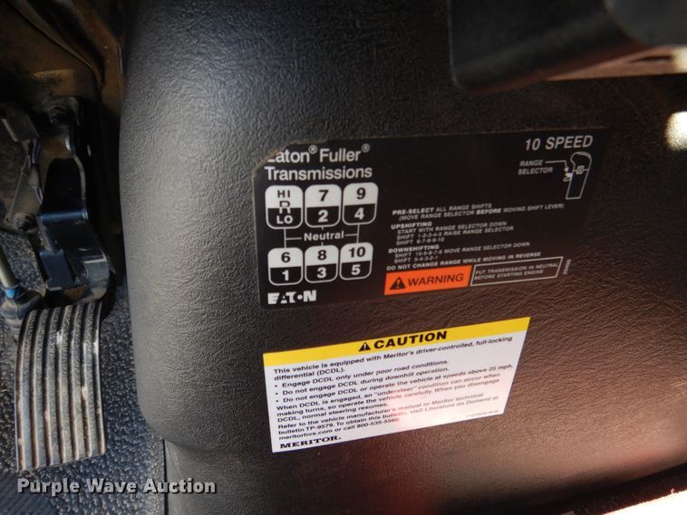 image for item EK9124 2009 International WorkStar 7400 digger derrick truck