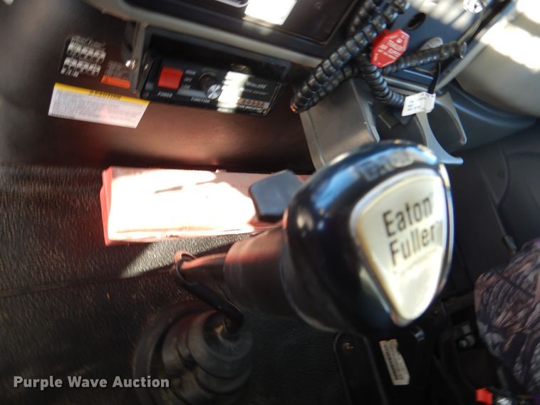 image for item EK9124 2009 International WorkStar 7400 digger derrick truck